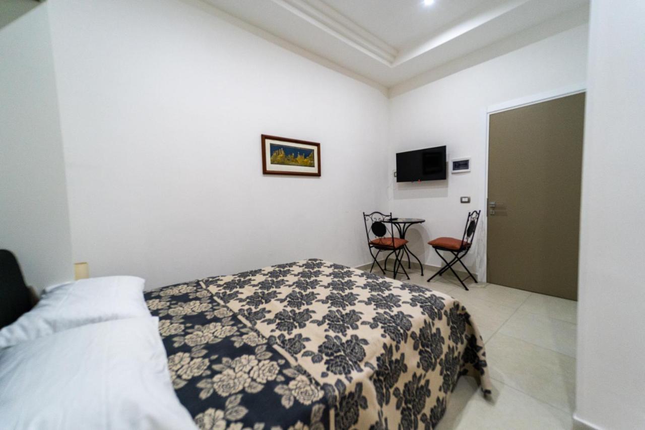 ホテル Casa Romeo Napoli エクステリア 写真
